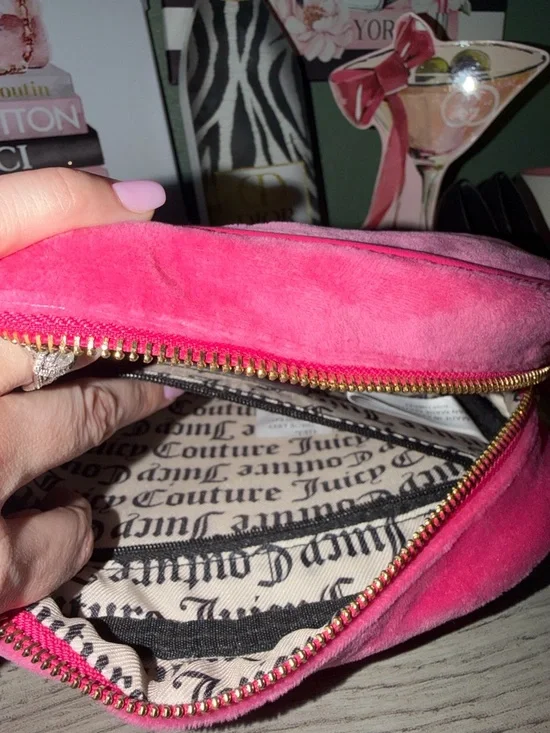 NWT Juicy Couture Fuzzy Vibrant Pink Crossbody Bag - Picture 5 of 5